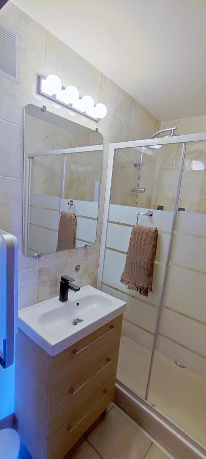 Michelet Climatise Avec Balcon Et Parking Ferme Apartment *